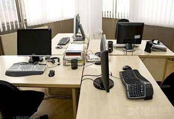 办公桌摆放环境